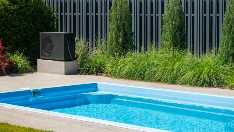 Rénovation de piscine : quelles solutions pour moderniser votre bassin